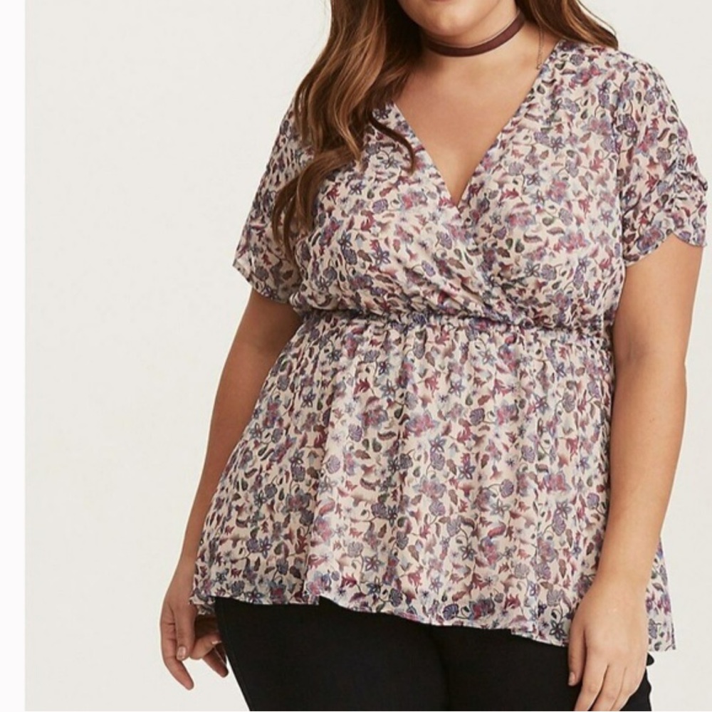 🖤 Torrid Floral Flowy Blouse